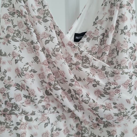 PRETTY LITTLE THING // Floral Ruched Mini Bodycon Dress - Picture 8 of 9